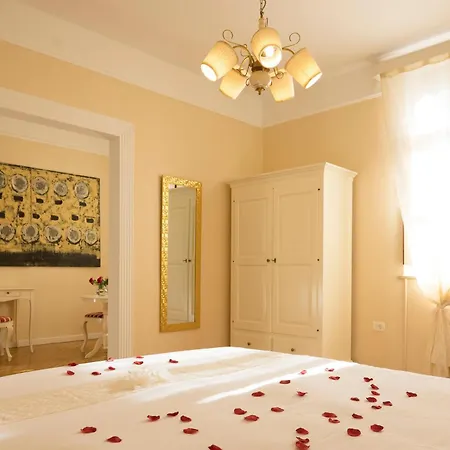 Benecanka Casa Veneziana Nočitev z zajtrkom 4*